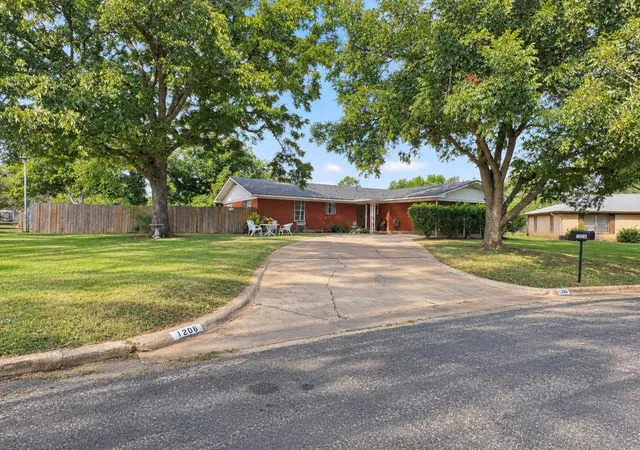 Photo 1 of Single family home for sale at 1206 Lake Ter Dr, Elgin, TX 78621 | MLS# 7180357 | Listing updated on 2026-09-26