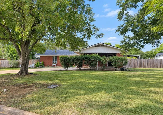 Photo 2 of Single family home for sale at 1206 Lake Ter Dr, Elgin, TX 78621 | MLS# 7180357 | Listing updated on 2026-09-26