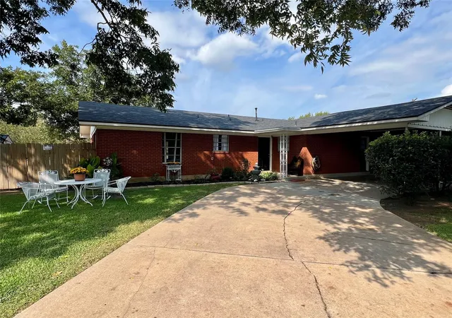 Photo 3 of Single family home for sale at 1206 Lake Ter Dr, Elgin, TX 78621 | MLS# 7180357 | Listing updated on 2026-09-26