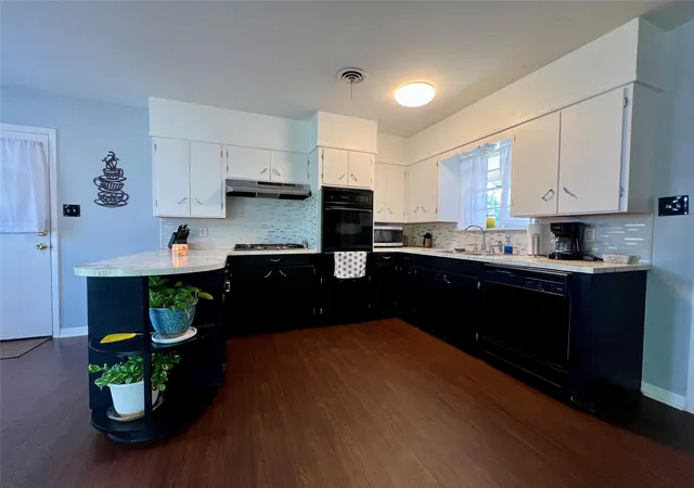 Photo 4 of Single family home for sale at 1206 Lake Ter Dr, Elgin, TX 78621 | MLS# 7180357 | Listing updated on 2026-09-26
