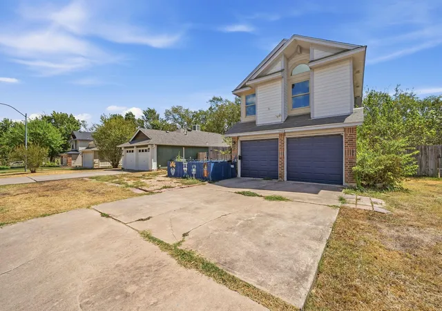 Photo 3 of Single family home for sale at 1315 E Logan St, Round Rock, TX 78664 | MLS# 3780800 | Listing updated on 2026-10-06