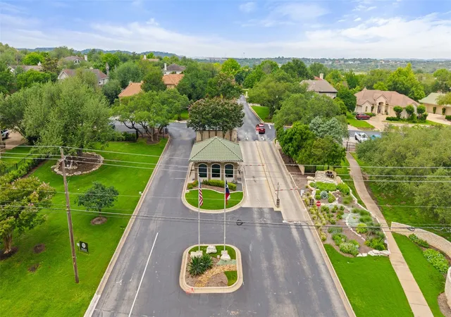 Photo 3 of Single family home for sale at 6 Candleleaf Ct, The Hills, TX 78738 | MLS# 3258047 | Listing updated on 2026-10-09