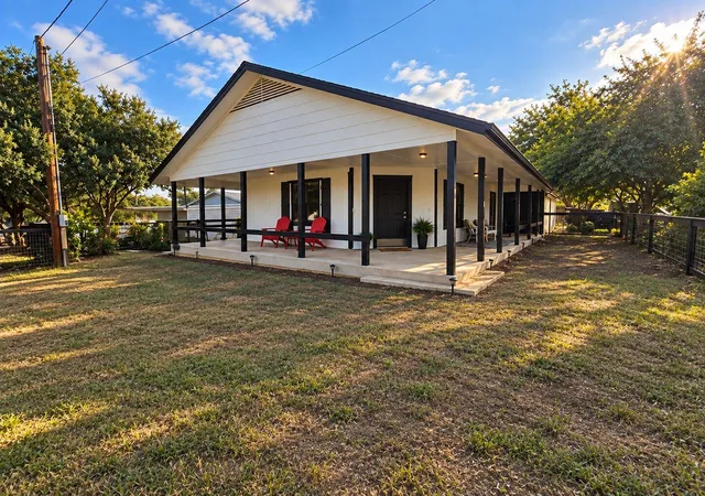 Photo 1 of Single family home for sale at 126 Travis Ln, Spicewood, TX 78669 | MLS# 6006691 | Listing updated on 2026-10-03