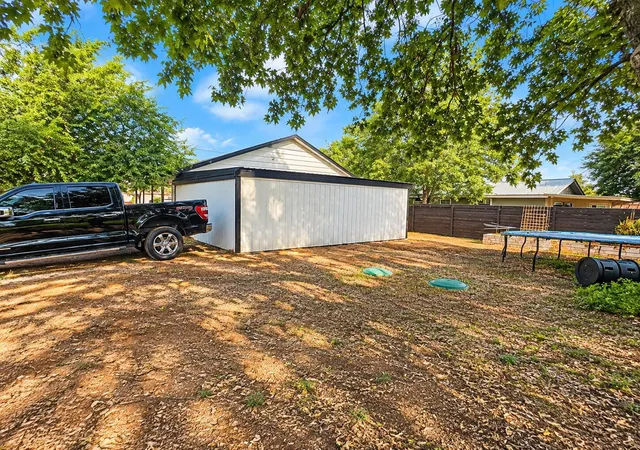 Photo 3 of Single family home for sale at 126 Travis Ln, Spicewood, TX 78669 | MLS# 6006691 | Listing updated on 2026-10-03