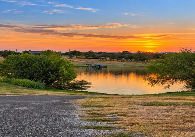 Photo 4 of Single family home for sale at 126 Travis Ln, Spicewood, TX 78669 | MLS# 6006691 | Listing updated on 2026-10-03