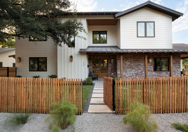 Single family home for sale at 514 E Live Oak St, Austin, TX 78704 | MLS# 3607193