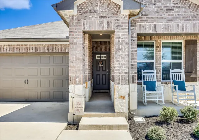 Photo 2 of Single family home for sale at 100 Contrada Grace Ln, Hutto, TX 78634 | MLS# 2254113 | Listing updated on 2026-10-28