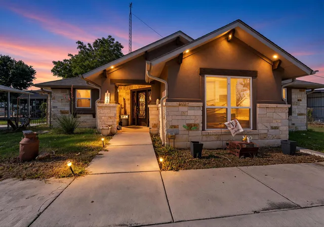Photo 1 of Single family home for sale at 343 E Jackson St, Bartlett, TX 76511 | MLS# 6341004 | Listing updated on 2026-09-26
