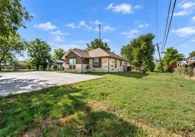 Photo 3 of Single family home for sale at 343 E Jackson St, Bartlett, TX 76511 | MLS# 6341004 | Listing updated on 2026-09-26