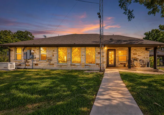 Photo 4 of Single family home for sale at 343 E Jackson St, Bartlett, TX 76511 | MLS# 6341004 | Listing updated on 2026-09-26