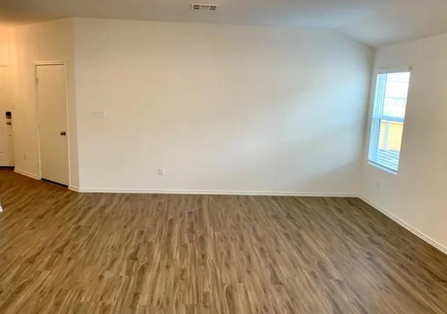 Photo 3 of Single family home for sale at 105 Pottersville Ln, Jarrell, TX 76537 | MLS# 9483349 | Listing updated on 2026-09-30