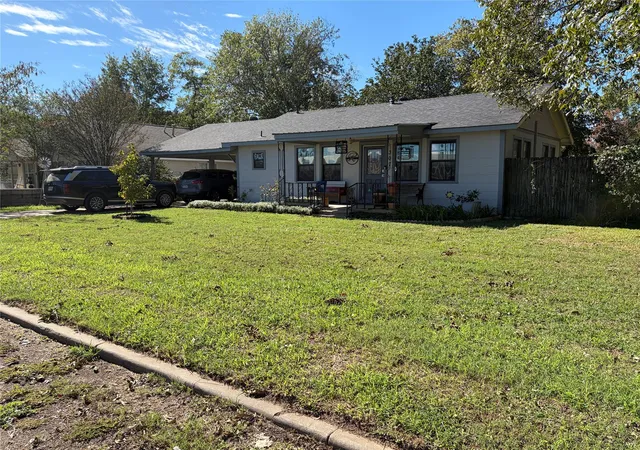Single family home for sale at 307 Whitehead St, Smithville, TX 78957 | MLS# 8689372