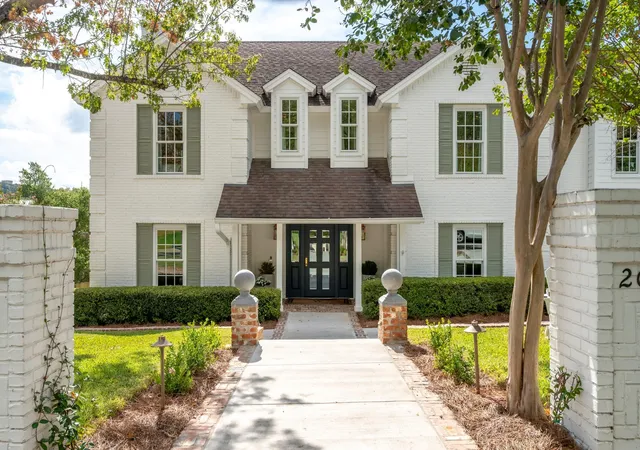 Photo 3 of Single family home for sale at 2009 Port Royal Dr, Austin, TX 78746 | MLS# 6919524 | Listing updated on 2026-10-01