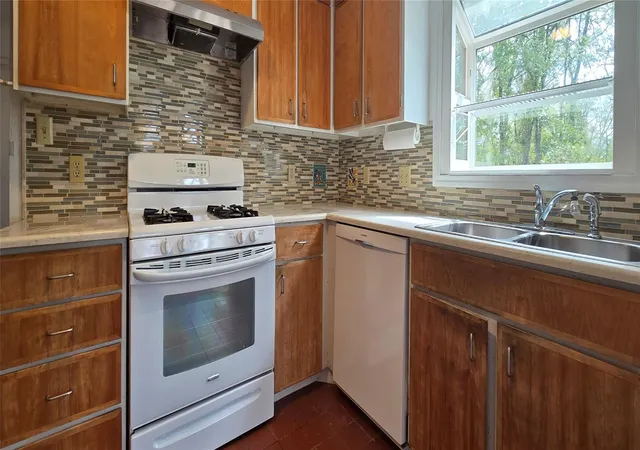Photo 4 of Townhouse for sale at 8801 Merion Cir, Austin, TX 78754 | MLS# 3550678 | Listing updated on 2026-10-07
