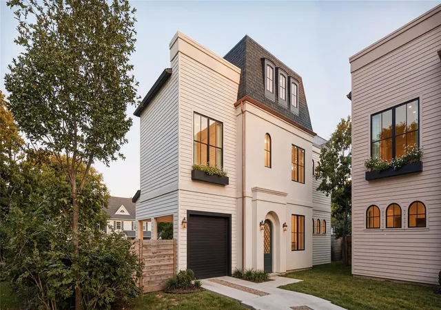 Photo 1 of Single family home for sale at 1174 Oak Grv Ave #3, Austin, TX 78702 | MLS# 9352865 | Listing updated on 2026-09-26