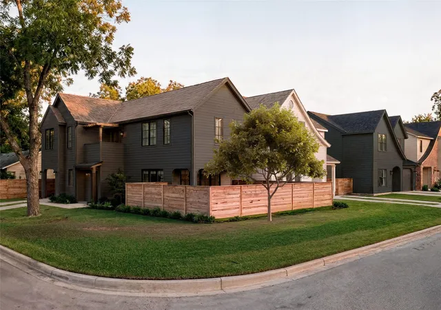 Photo 2 of Single family home for sale at 901 Shady Ln, Austin, TX 78702 | MLS# 1811224 | Listing updated on 2026-10-04