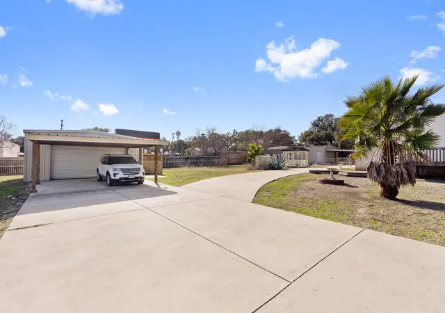 Photo 3 of Sale Pending at 502 E Pecan Dr, Johnson City, TX 78636 | MLS# 2297092 | Listing updated on 2026-10-01