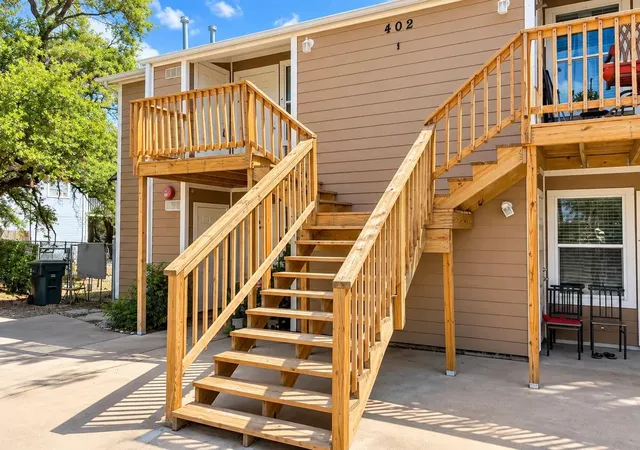 Photo 1 of House for sale at 402 Algerita Dr, Georgetown, TX 78628 | MLS# 5905015 | Listing updated on 2026-09-26
