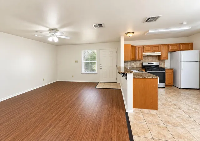 Photo 2 of House for sale at 402 Algerita Dr, Georgetown, TX 78628 | MLS# 5905015 | Listing updated on 2026-09-26