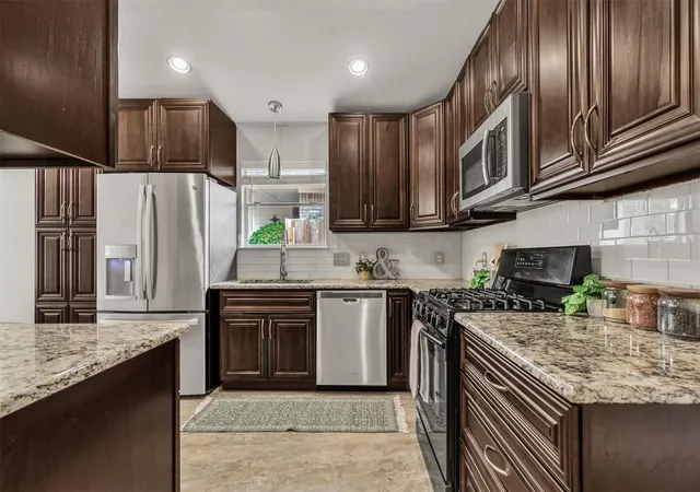 Photo 3 of Sale Pending at 513 Shant St, Austin, TX 78748 | MLS# 3019940 | Listing updated on 2026-10-27