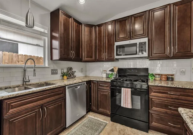 Photo 4 of Sale Pending at 513 Shant St, Austin, TX 78748 | MLS# 3019940 | Listing updated on 2026-10-27