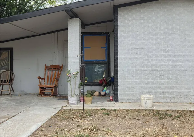 Photo 2 of Single family home for sale at 703 Rosewood St, Lockhart, TX 78644 | MLS# 3594141 | Listing updated on 2026-09-30