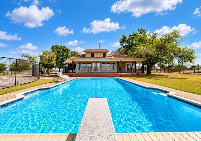 Photo 3 of Single family home for sale at 2750 County Rd 100, Hutto, TX 78634 | MLS# 5821129 | Listing updated on 2026-10-05