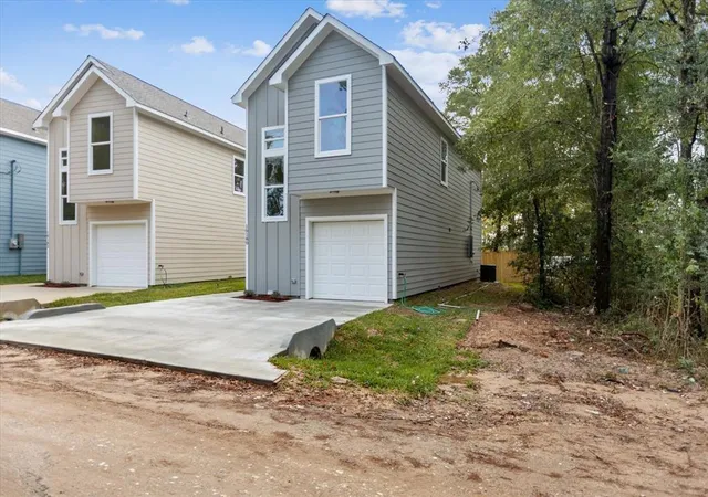 Photo 1 of Single family home for sale at 10180 Barberry St, Willis, TX 77318 | MLS# 5248047 | Listing updated on 2026-09-26