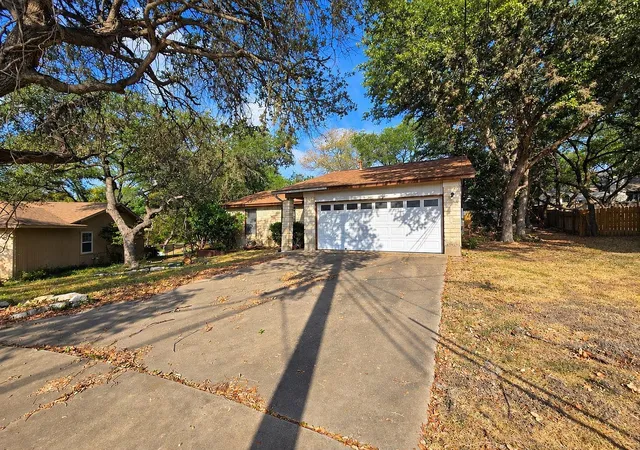 Photo 1 of Single family home for sale at 2011 Castle Crk Dr, San Marcos, TX 78666 | MLS# 6528152 | Listing updated on 2026-10-27