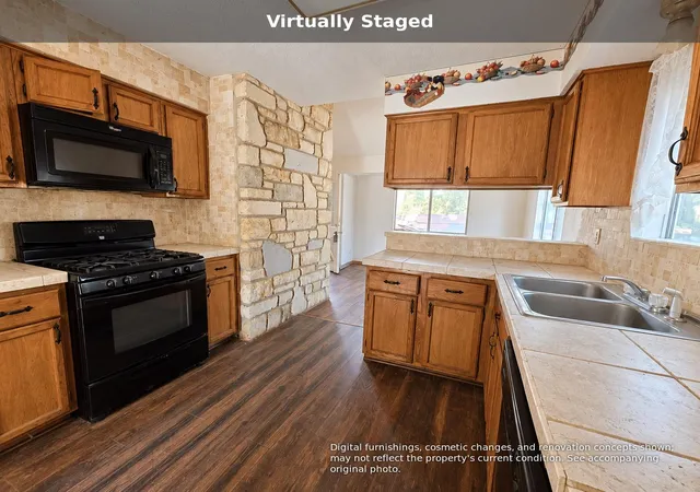 Photo 12 of Single family home for sale at 2011 Castle Crk Dr, San Marcos, TX 78666 | MLS# 6528152 | Listing updated on 2026-10-27