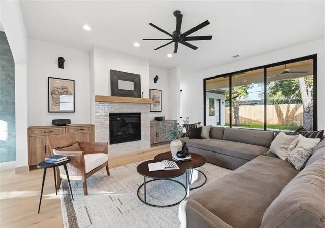 Photo 4 of Single family home for sale at 6203 Shoalwood Ave, Austin, TX 78757 | MLS# 2430181 | Listing updated on 2026-10-28