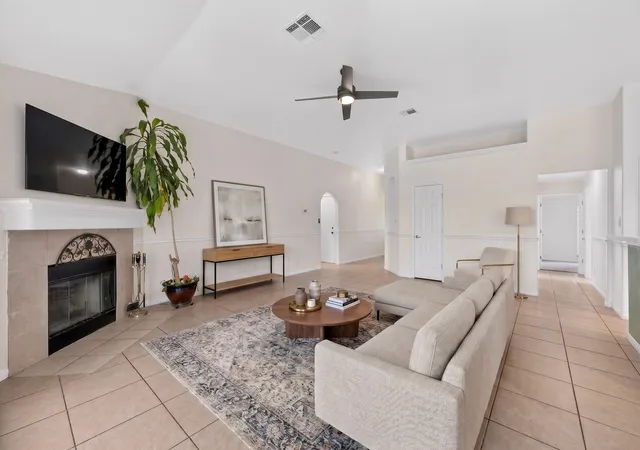 Photo 4 of Single family home for sale at 906 Hollow Trl Ct, Round Rock, TX 78664 | MLS# 1639767 | Listing updated on 2026-09-27