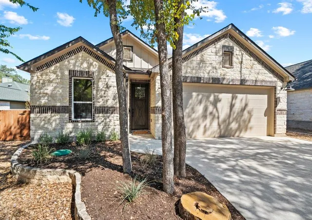Photo 2 of Single family home for sale at 181 Augusta Dr, Wimberley, TX 78676 | MLS# 7332182 | Listing updated on 2026-10-06
