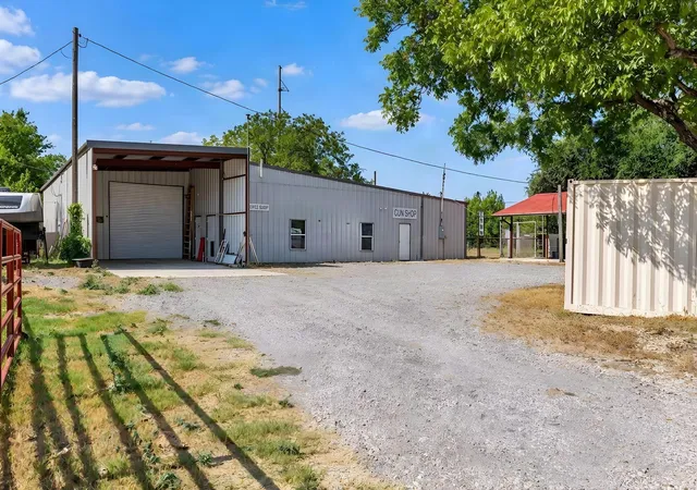 Photo 3 of Single family home for sale at 308 S Dalton St, Bartlett, TX 76511 | MLS# 5568709 | Listing updated on 2026-09-26