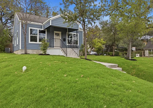 Photo 3 of Single family home for sale at 2113 Wilson St, Austin, TX 78704 | MLS# 2572205 | Listing updated on 2026-10-07