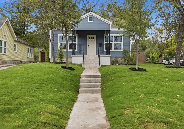 Photo 3 of Single family home for sale at 2113 Wilson St, Austin, TX 78704 | MLS# 2572205 | Listing updated on 2026-10-07