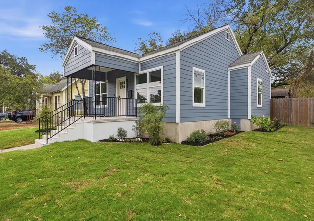 Photo 4 of Single family home for sale at 2113 Wilson St, Austin, TX 78704 | MLS# 2572205 | Listing updated on 2026-10-07