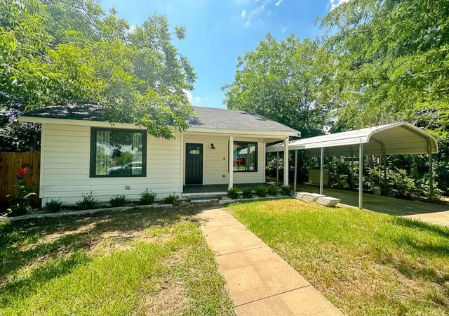 Photo 2 of Single family home for sale at 403 Lizzie St, Taylor, TX 76574 | MLS# 3094313 | Listing updated on 2026-10-07