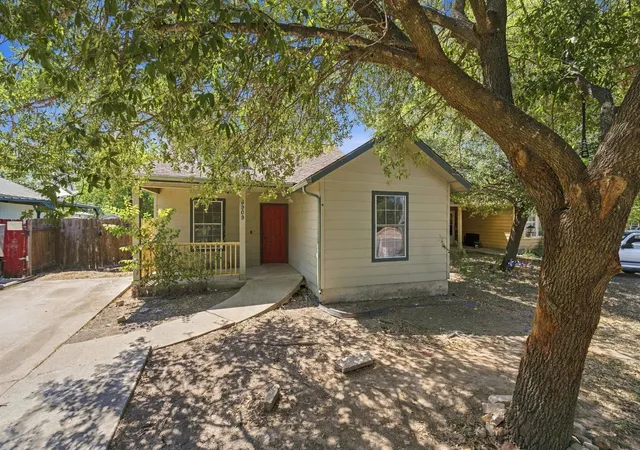Photo 1 of Single family home for sale at 6909 Frontera Trl, Austin, TX 78741 | MLS# 9434393 | Listing updated on 2026-09-26