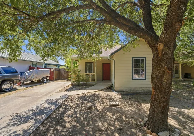 Photo 2 of Single family home for sale at 6909 Frontera Trl, Austin, TX 78741 | MLS# 9434393 | Listing updated on 2026-09-26