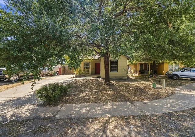 Photo 3 of Single family home for sale at 6909 Frontera Trl, Austin, TX 78741 | MLS# 9434393 | Listing updated on 2026-09-26