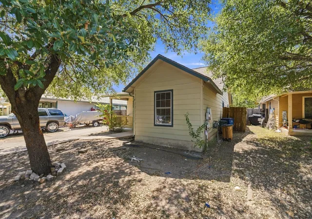 Photo 3 of Single family home for sale at 6909 Frontera Trl, Austin, TX 78741 | MLS# 9434393 | Listing updated on 2026-09-26