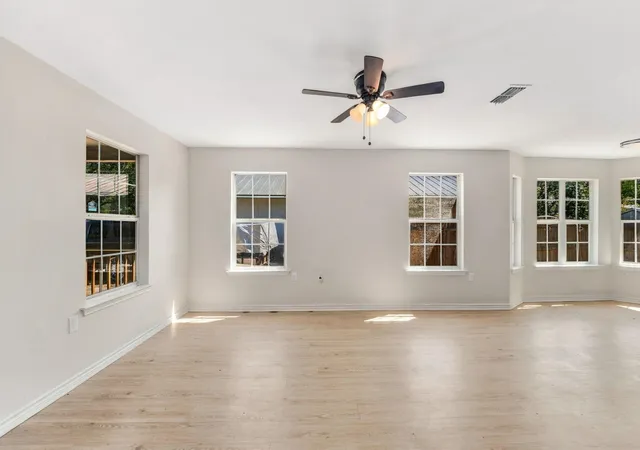 Photo 4 of Single family home for sale at 6909 Frontera Trl, Austin, TX 78741 | MLS# 9434393 | Listing updated on 2026-09-26