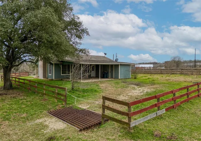Photo 4 of Single family home for sale at 103 Robin Ln, Luling, TX 78648 | MLS# 3335001 | Listing updated on 2026-09-26