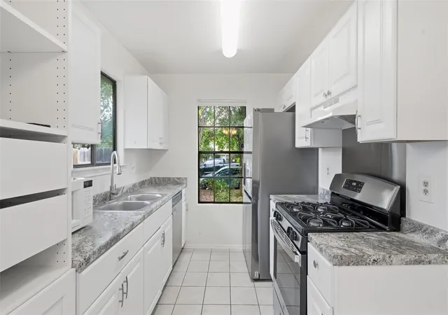 Photo 3 of Single family home for sale at 1124 Greenbriar Loop, Round Rock, TX 78664 | MLS# 5273183 | Listing updated on 2026-10-07
