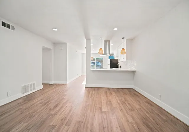 Photo 4 of Condo for sale at 5332 Balcones Dr #B, Austin, TX 78731 | MLS# 4414495 | Listing updated on 2026-10-05