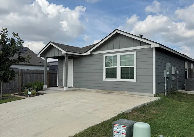 Photo 2 of Single family home for sale at 129 Tufted Duck Path, Kyle, TX 78640 | MLS# 5834182 | Listing updated on 2026-09-27