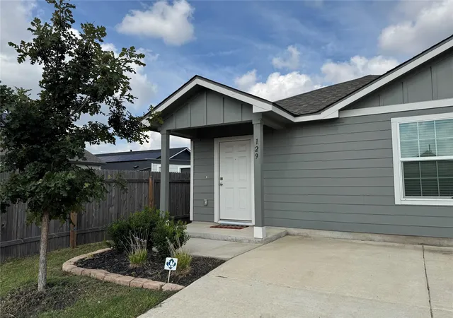 Photo 3 of Single family home for sale at 129 Tufted Duck Path, Kyle, TX 78640 | MLS# 5834182 | Listing updated on 2026-09-27