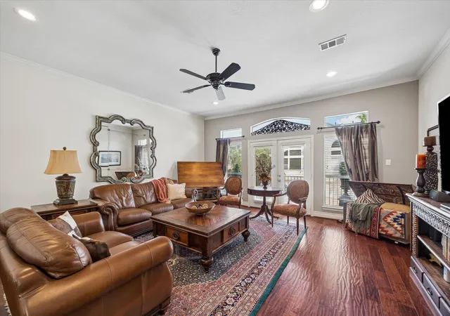 Photo 3 of Townhouse for sale at 5719 Maxie St, Houston, TX 77007 | MLS# 2625106 | Listing updated on 2026-10-08