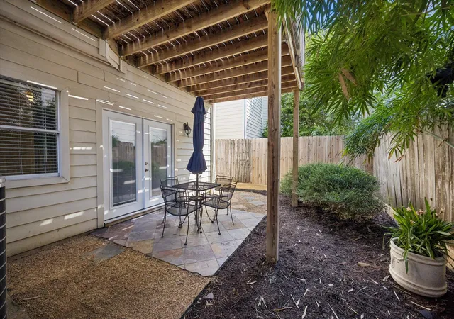 Photo 4 of Townhouse for sale at 5719 Maxie St, Houston, TX 77007 | MLS# 2625106 | Listing updated on 2026-10-08
